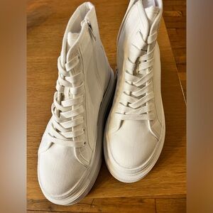 Steve Madden white Franco sneakers size 8M